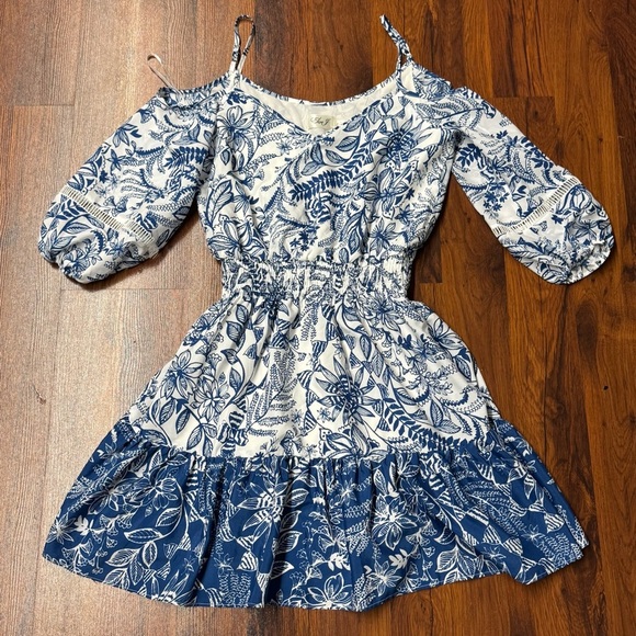 Eliza J Cold-Shoulder Puff Sleeve Dress – Blue & White Floral (Size 8) 💙✨ - Picture 2 of 7
